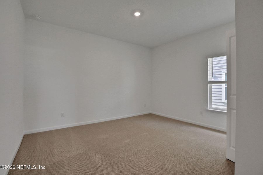 Spacious, unfurnished interior of a new home in Jennings Farm, Middleburg (Image 32).