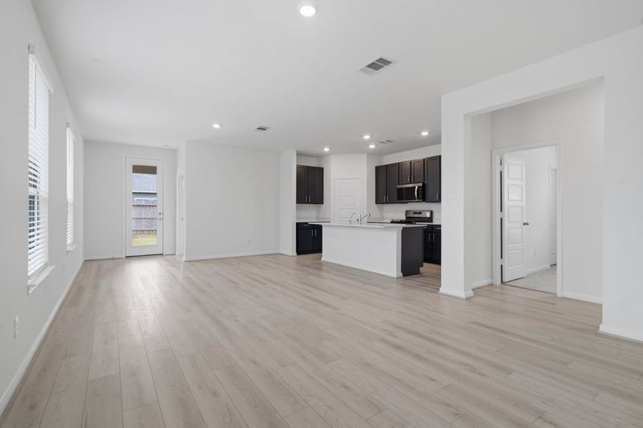 Spacious, unfurnished interior of a new home in Glendale Lakes North, Arcola (Image 12).