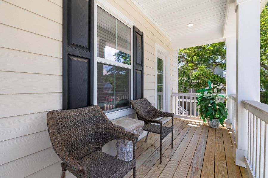 Exterior details and patio area of a home in Oak Bluff, Charleston (Image 25).