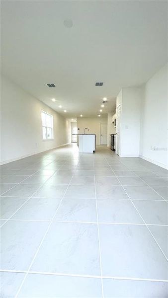 Spacious, unfurnished interior of a new home in Willowbrook North, Winter Haven (Image 23).