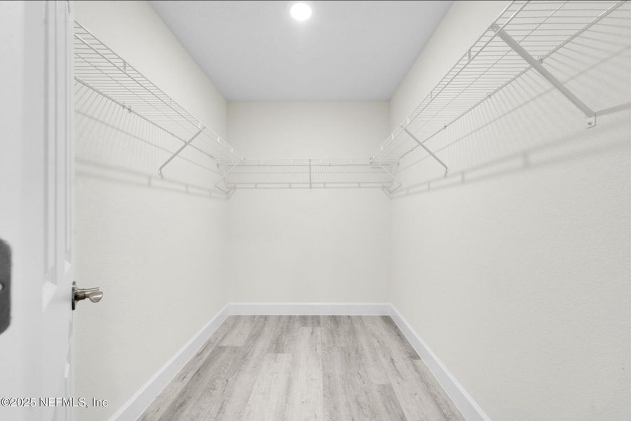 Spacious, unfurnished interior of a new home in , Jacksonville (Image 15).