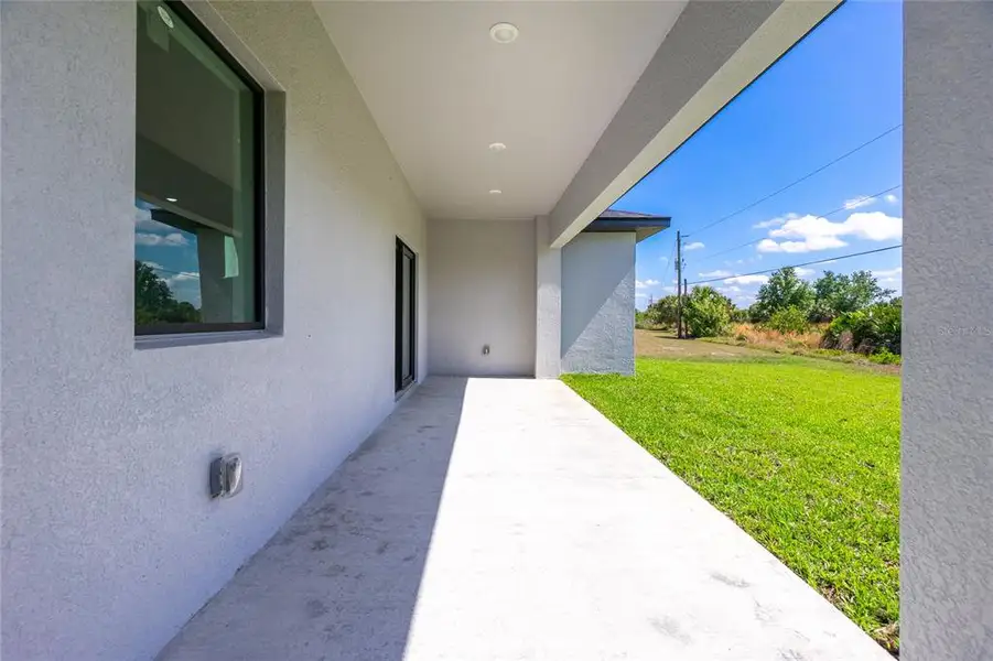 Exterior details and patio area of a home in , Port Charlotte (Image 3).