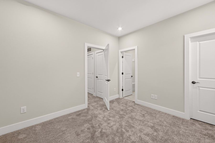Spacious, unfurnished interior of a new home in Context at Oakhurst, Charlotte (Image 29). Spacious, unfurnished interior of a new home in Context at Oakhurst, Charlotte (Image 29).