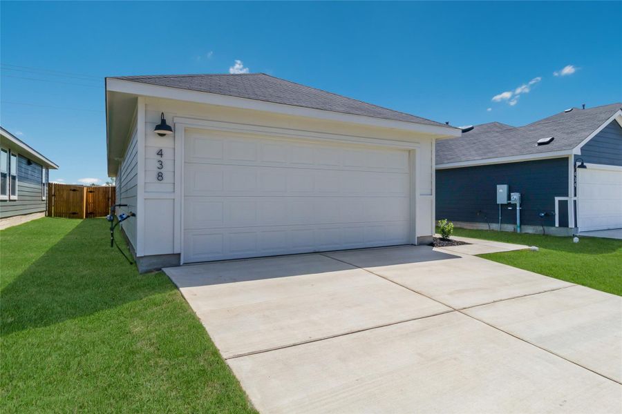 Exterior details and patio area of a home in Watermill, Uhland (Image 4).