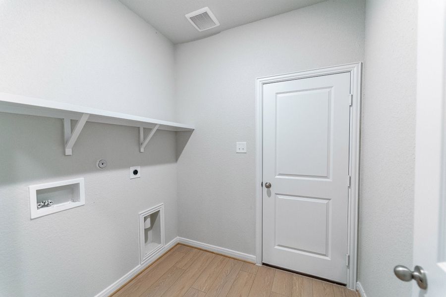 Spacious, unfurnished interior of a new home in Hennersby Hollow, San Antonio (Image 18). Spacious, unfurnished interior of a new home in Hennersby Hollow, San Antonio (Image 18).