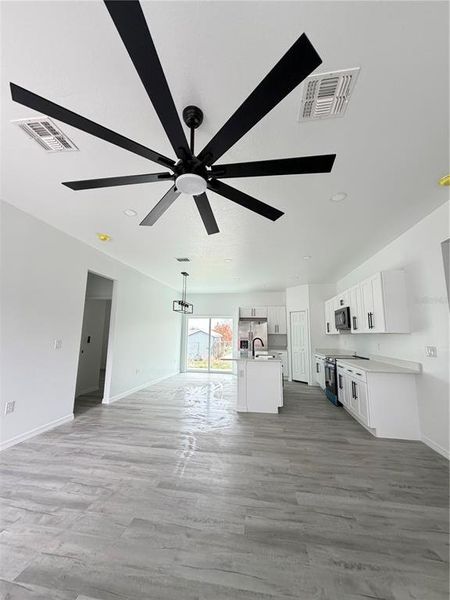 Spacious, unfurnished interior of a new home in , Lakeland (Image 14).