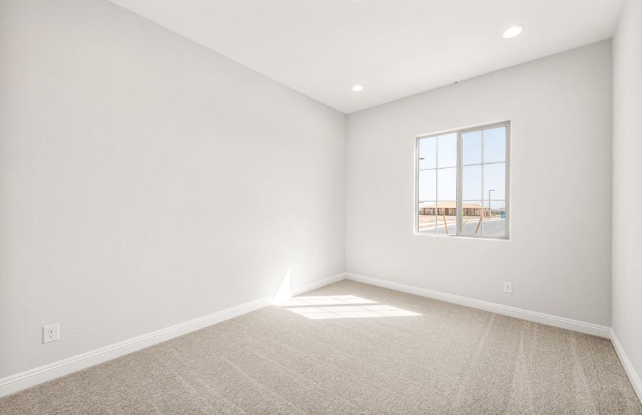 Spacious, unfurnished interior of a new home in Artisan at Asante, Surprise (Image 30).