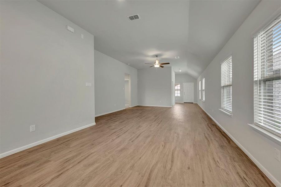 Spacious, unfurnished interior of a new home in Lane Ranch, Sanger (Image 21).