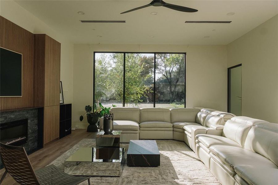 Furnished interior view inside a new home in , Dallas (Image 10).