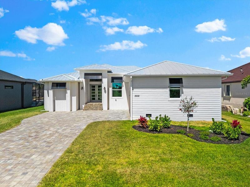Exterior details and patio area of a home in , Port Charlotte (Image 31).