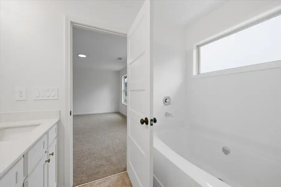 Spacious, unfurnished interior of a new home in Creekside Manor, Thomaston (Image 23). Spacious, unfurnished interior of a new home in Creekside Manor, Thomaston (Image 23).