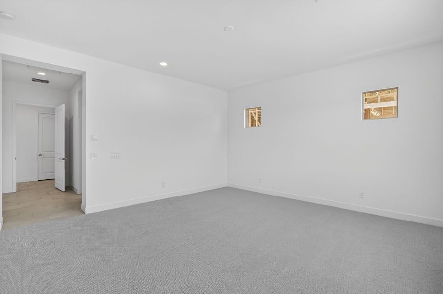 Spacious, unfurnished interior of a new home in Stonehaven, Glendale (Image 31).