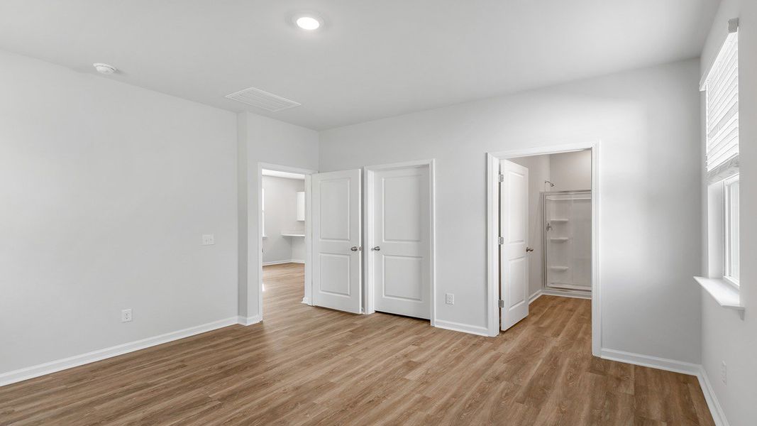 Spacious, unfurnished interior of a new home in Sheep Island, Summerville (Image 11).