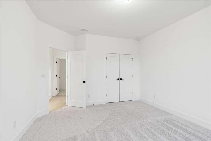 Spacious, unfurnished interior of a new home in Ellis, Marietta (Image 32).