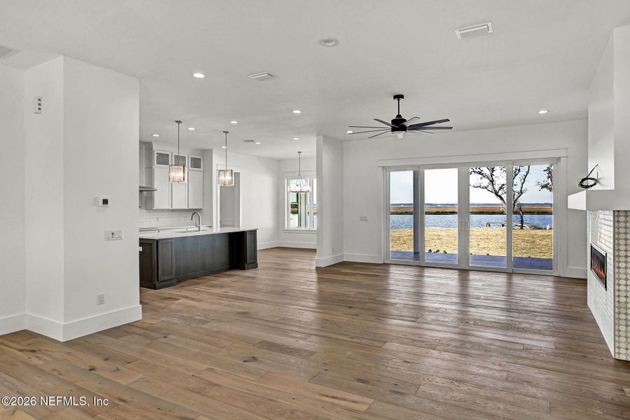Spacious, unfurnished interior of a new home in , Jacksonville (Image 14).