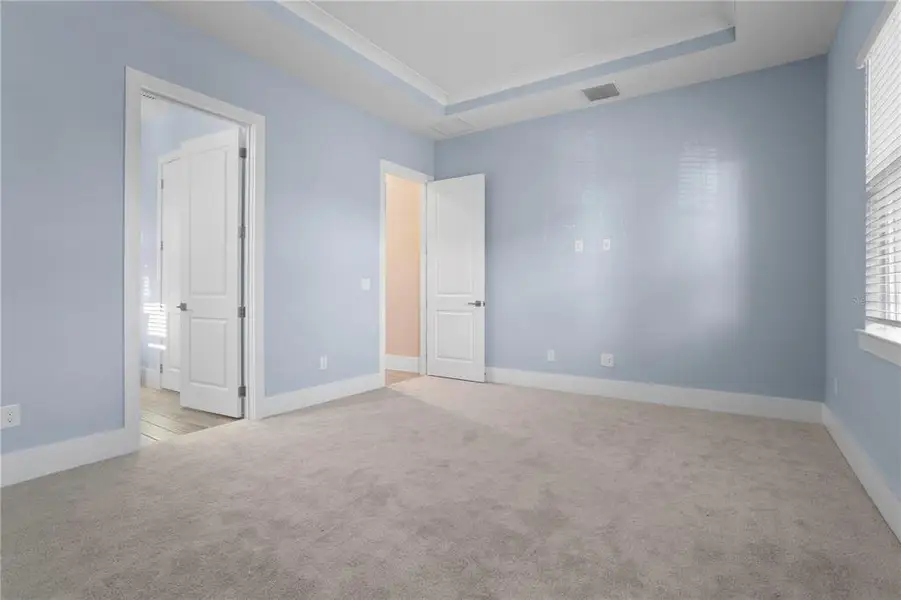 Spacious, unfurnished interior of a new home in , Winter Garden (Image 24).