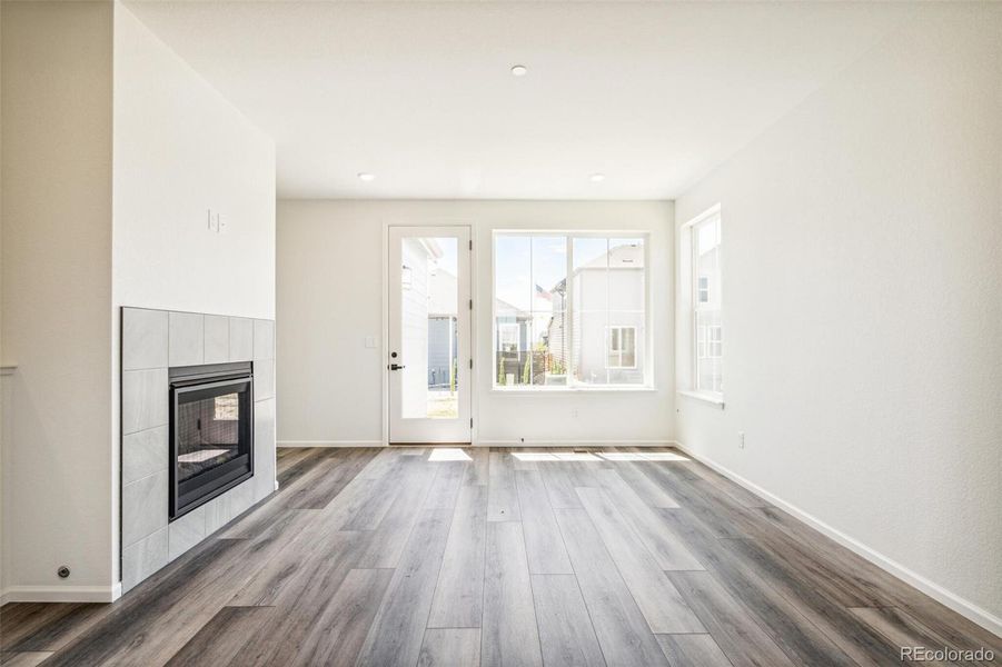 Spacious, unfurnished interior of a new home in Legato, Commerce City (Image 14).