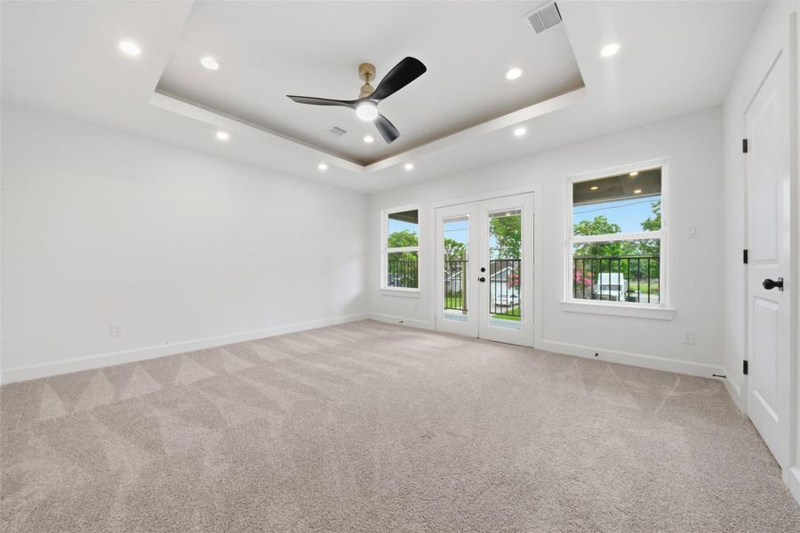 Spacious, unfurnished interior of a new home in , Houston (Image 40).
