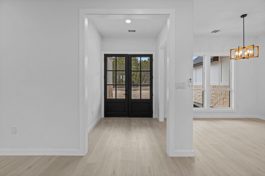 Spacious, unfurnished interior of a new home in , Wimberley (Image 16).