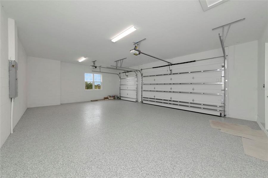 Spacious, unfurnished interior of a new home in , Sarasota (Image 55).
