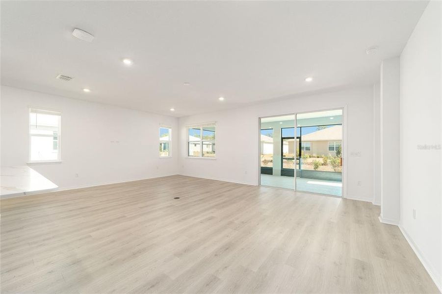 Spacious, unfurnished interior of a new home in , Ocala (Image 15).