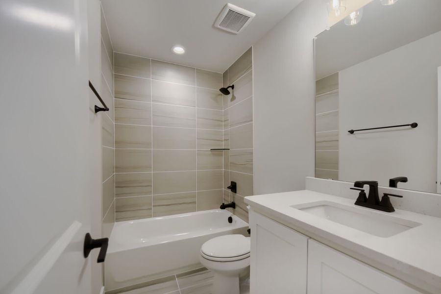 794 White Sage - Full Bathroom 794 White Sage - Full Bathroom
