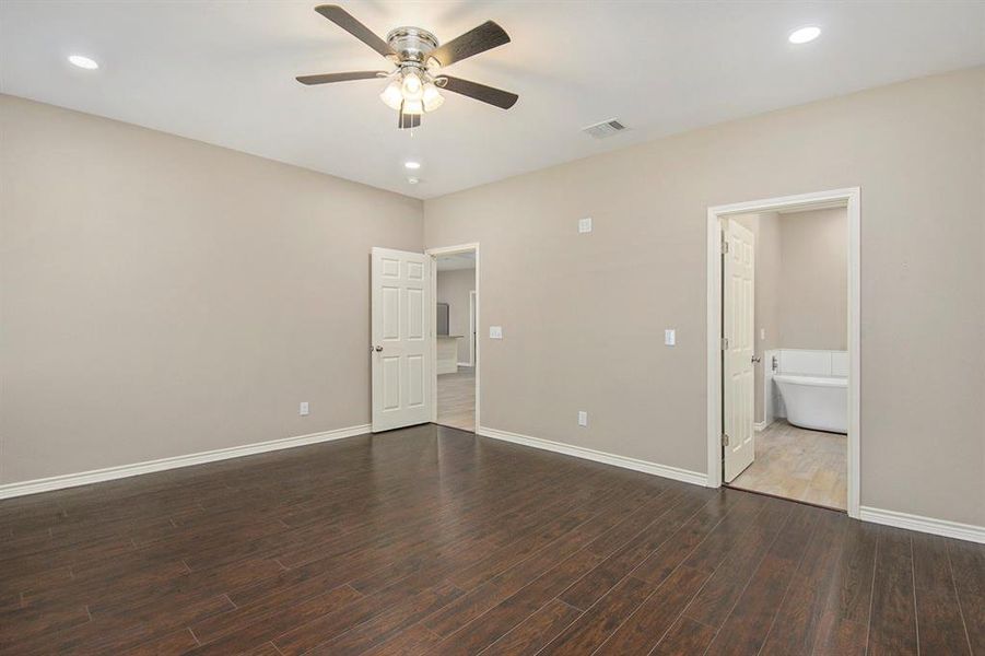 Unfurnished bedroom with recessed lighting, dark wood-style flooring, ensuite bathroom, and ceiling fan