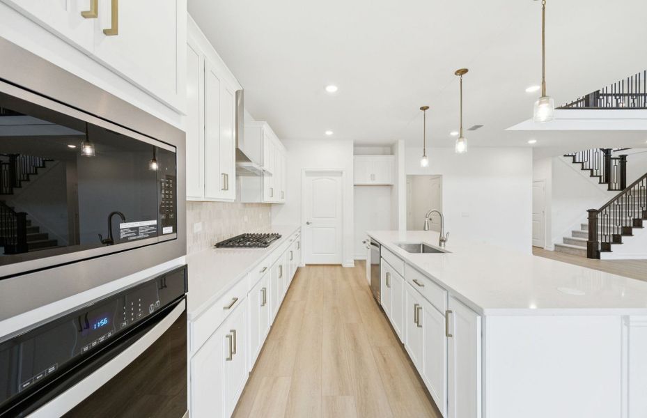 Representative furnished interior of a home built from the Gillett by Pulte Homes in Wellington, Fort Worth (Image 11).
