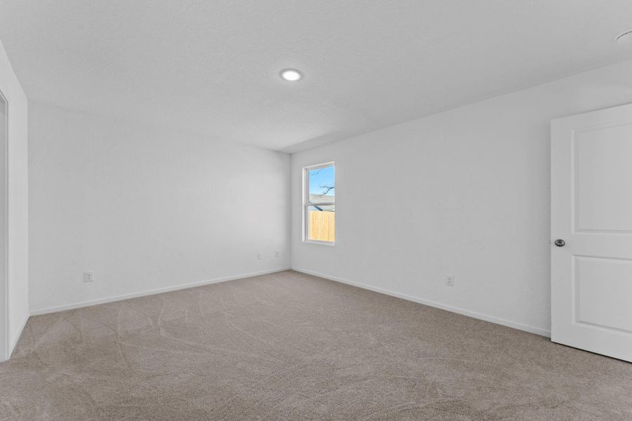 Spacious, unfurnished interior of a new home in Friendship Oaks, Fredericksburg (Image 24).