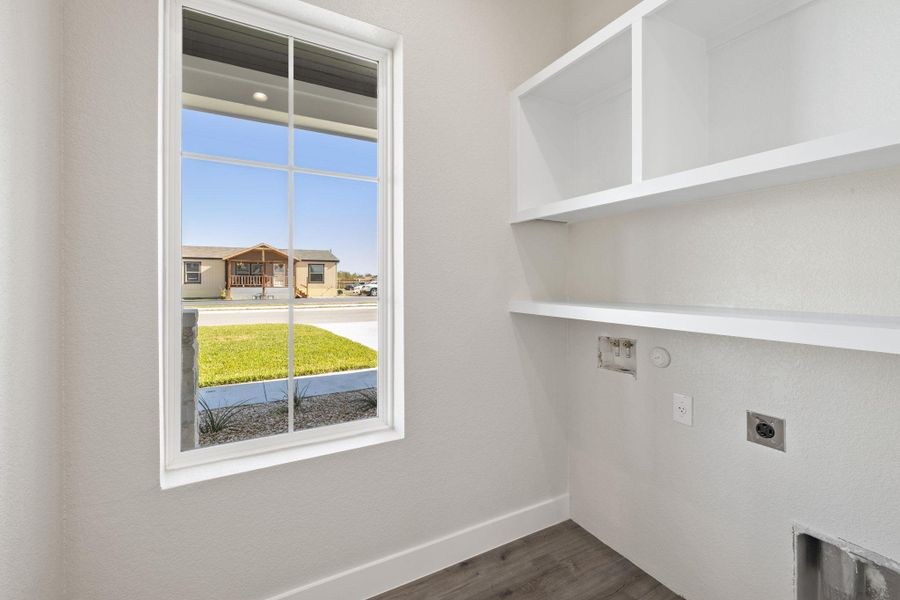 Spacious, unfurnished interior of a new home in , Dale (Image 22).