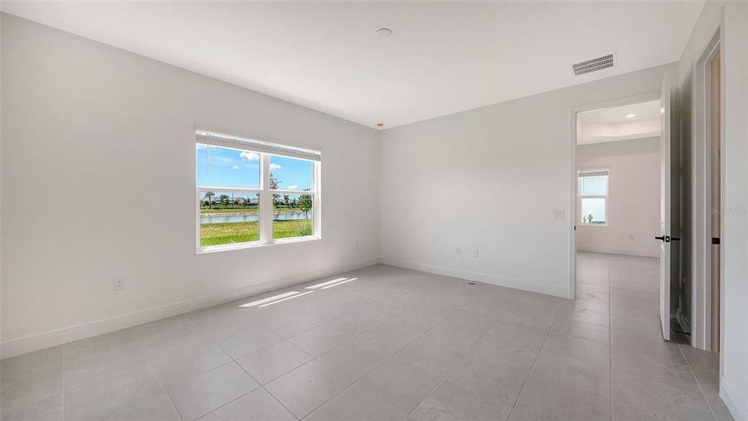 Spacious, unfurnished interior of a new home in Palmera, Venice (Image 16).