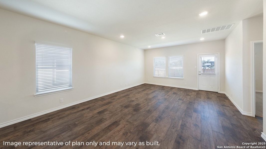 Spacious, unfurnished interior of a new home in Brookstone Creek, San Antonio (Image 10).