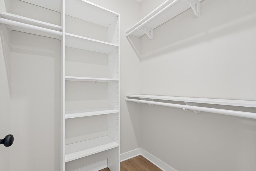 Spacious, unfurnished interior of a new home in White Oak, Arlington (Image 27).