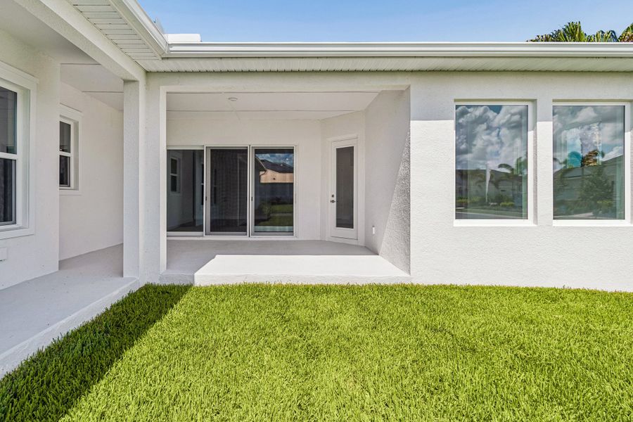 Representative exterior details of a home built from the The Del Ray by David Weekley Homes in SeaFlower – Classic Homes, Bradenton (Image 3).