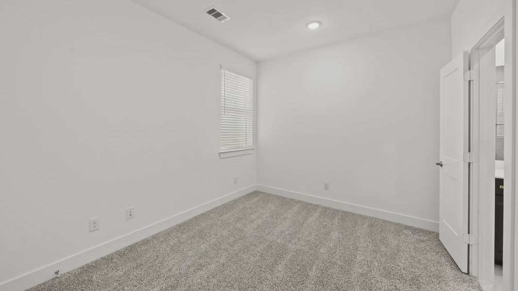 Spacious, unfurnished interior of a new home in Santa Rita Ranch, Liberty Hill (Image 24).