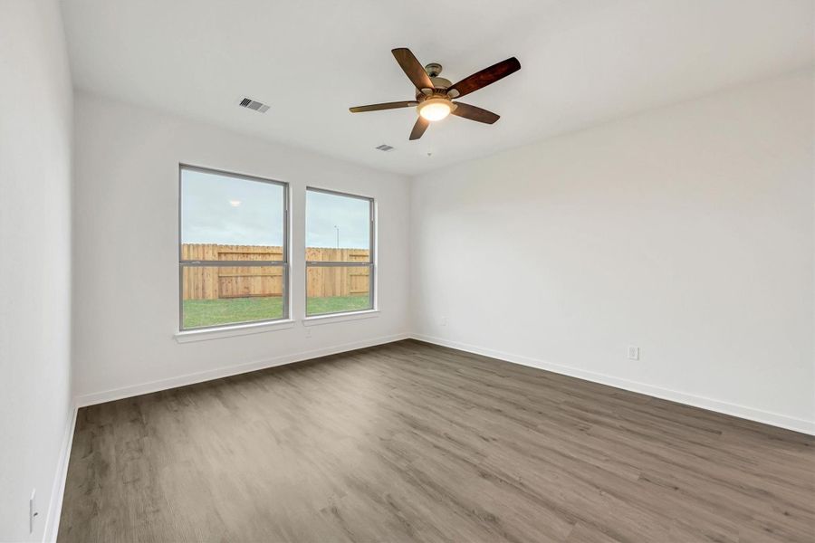 Spacious, unfurnished interior of a new home in La Segarra 40', Brookshire (Image 22).