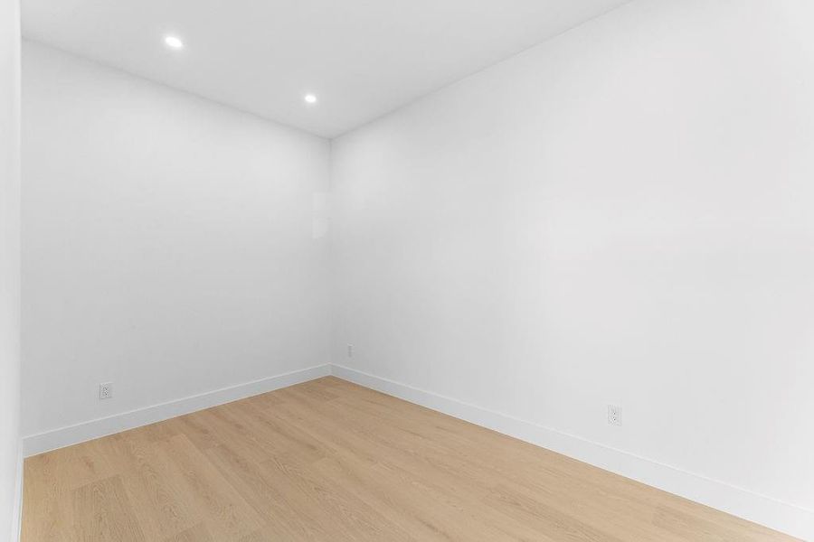 Spacious, unfurnished interior of a new home in , Dallas (Image 35).