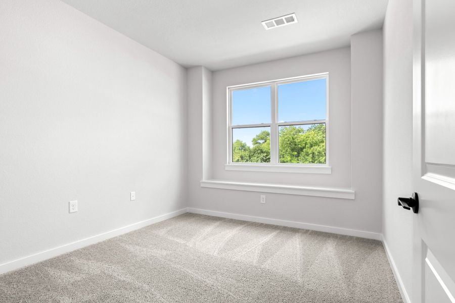 Spacious, unfurnished interior of a new home in Ten Mile Creek, Celina (Image 42).