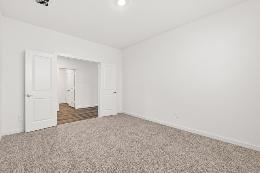 Spacious, unfurnished interior of a new home in Harvest Green, Richmond (Image 35).