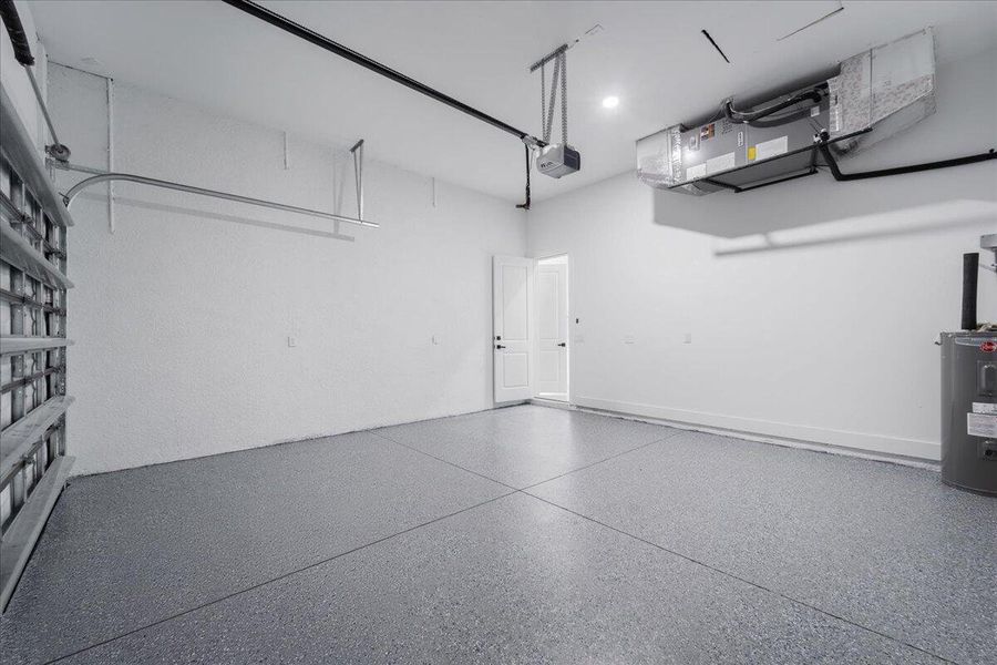 Spacious, unfurnished interior of a new home in , Lehigh Acres (Image 24).