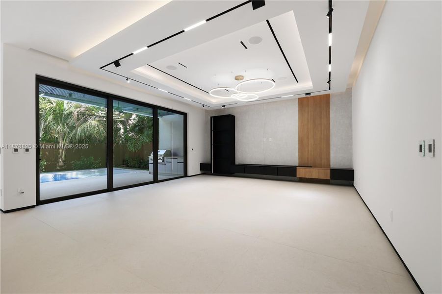 Spacious, unfurnished interior of a new home in , Fort Lauderdale (Image 20).