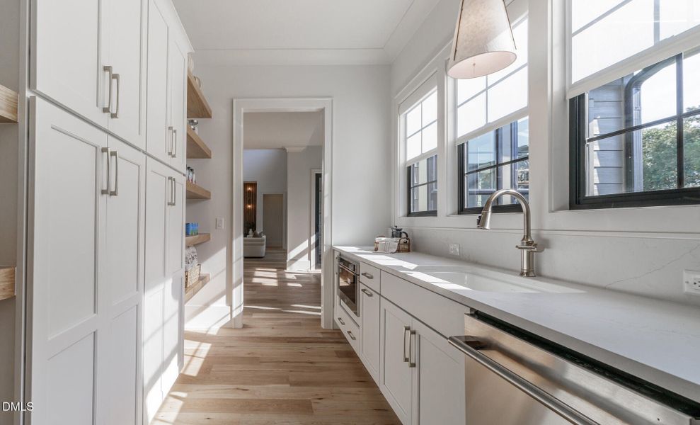 200_MEADOW_WALK_DR_INTERIOR_29 200_MEADOW_WALK_DR_INTERIOR_29