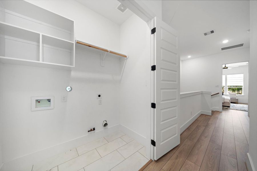 Spacious, unfurnished interior of a new home in , Houston (Image 21).