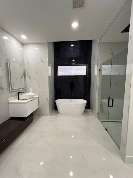 Furnished interior view inside a new home in , Cape Coral (Image 13).