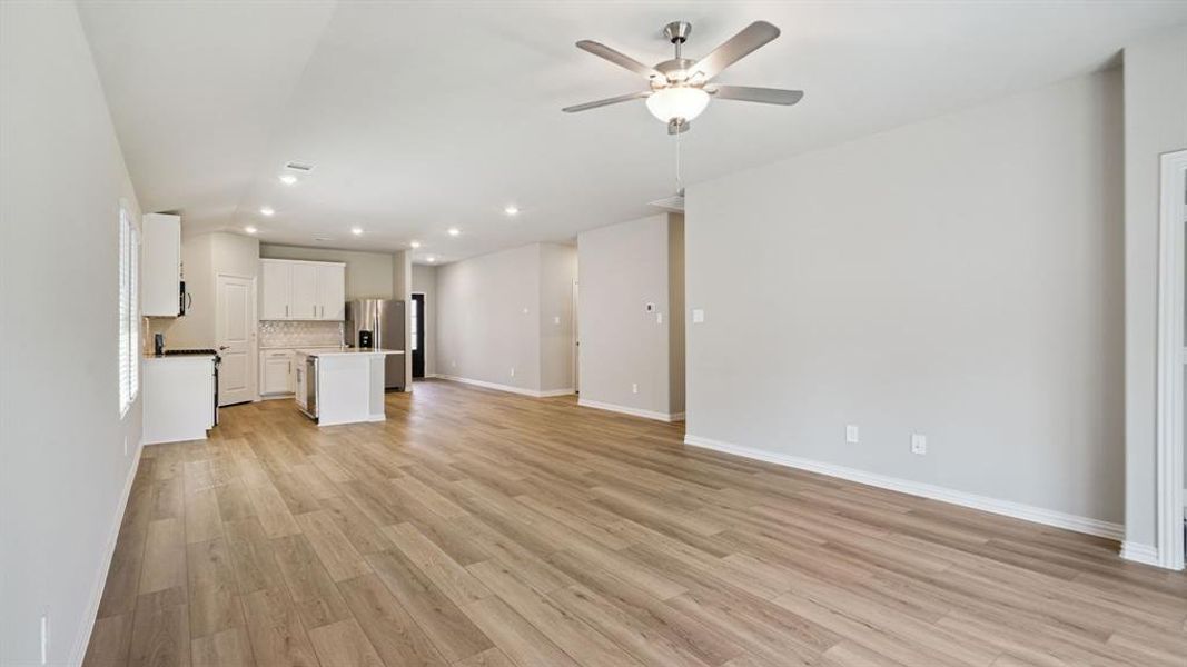 Spacious, unfurnished interior of a new home in Windmore, Princeton (Image 32).
