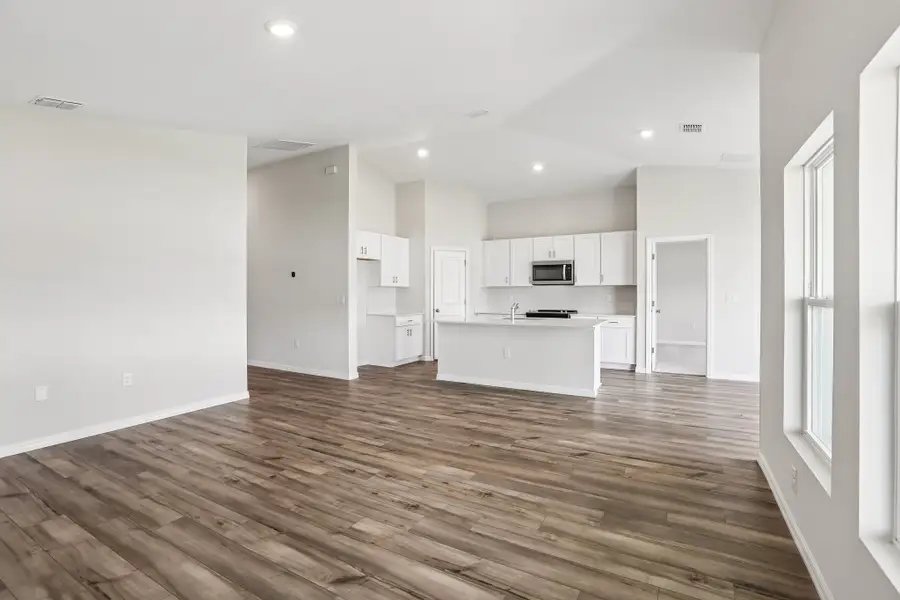 Spacious, unfurnished interior of a new home in Scenic Terrace, Haines City (Image 11). Spacious, unfurnished interior of a new home in Scenic Terrace, Haines City (Image 11).