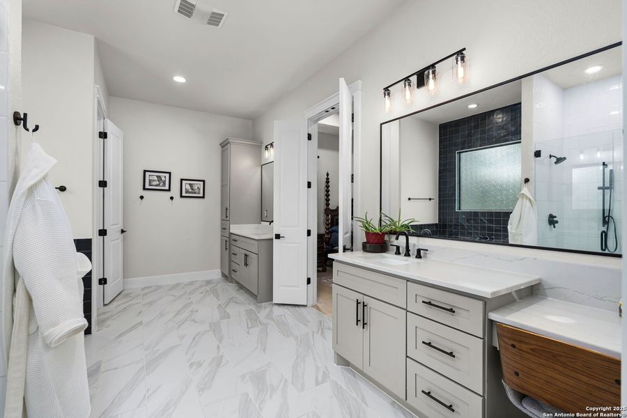 Furnished interior view inside a new home in , New Braunfels (Image 14).