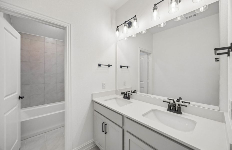 Representative furnished interior of a home built from the Sanford by Pulte Homes in Ribbonwood, Aubrey (Image 10).
