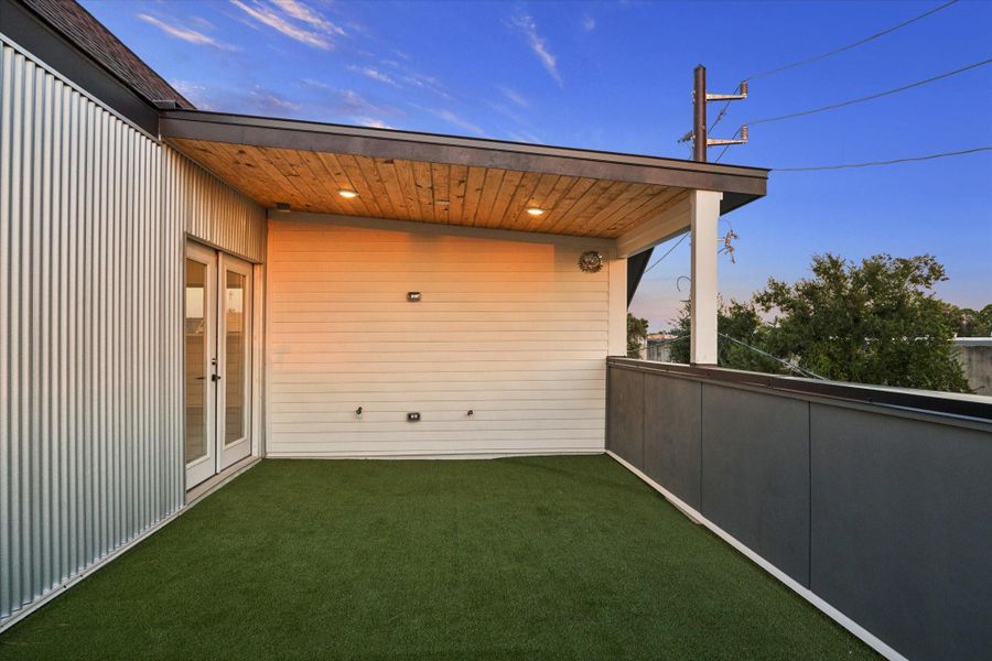 3903 Yale Heights turfed rooftop terrace. This is the largest of all the products.