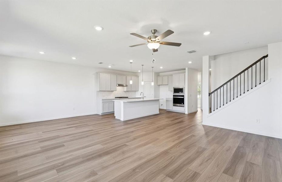 Open concept throughout main living areas Open concept throughout main living areas